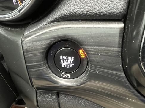 Used 2022 Jeep Grand Cherokee Laredo X image 34