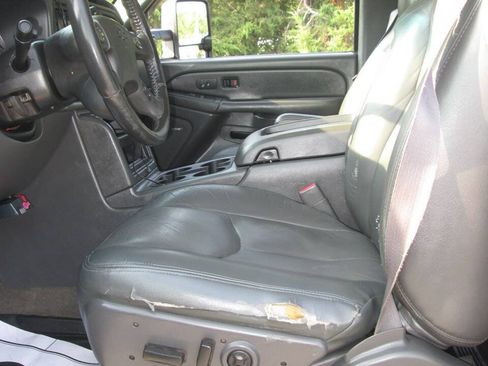 Used 2005 Chevrolet Silverado 2500 LT w/ Heavy-Duty Power Package AWD/4WD image 15