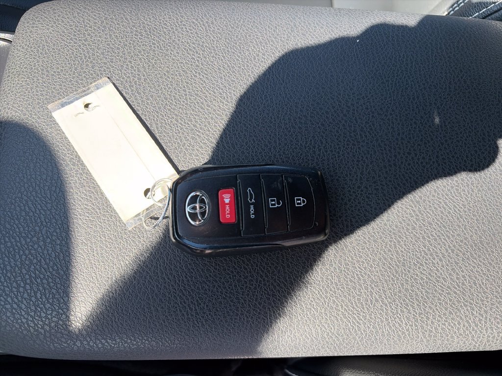 Used 2025 Toyota Camry SE FWD image 28