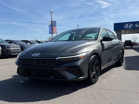 New 2026 Hyundai Elantra SEL Sport Premium FWD image 3