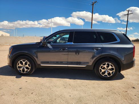Used 2022 Kia Telluride EX FWD image 7