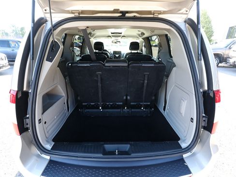 Used 2015 Chrysler Town & Country Touring w/ Driver Convenience Group FWD image 6