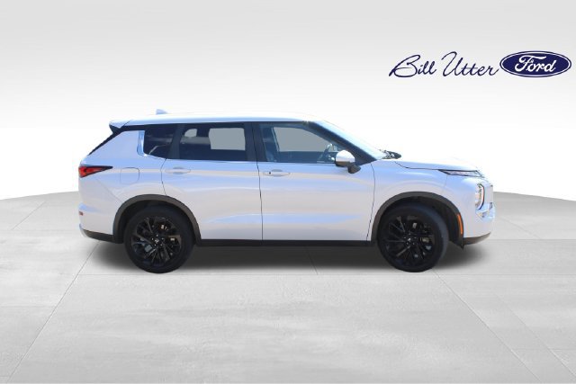 Used 2023 Mitsubishi Outlander SE FWD image 4