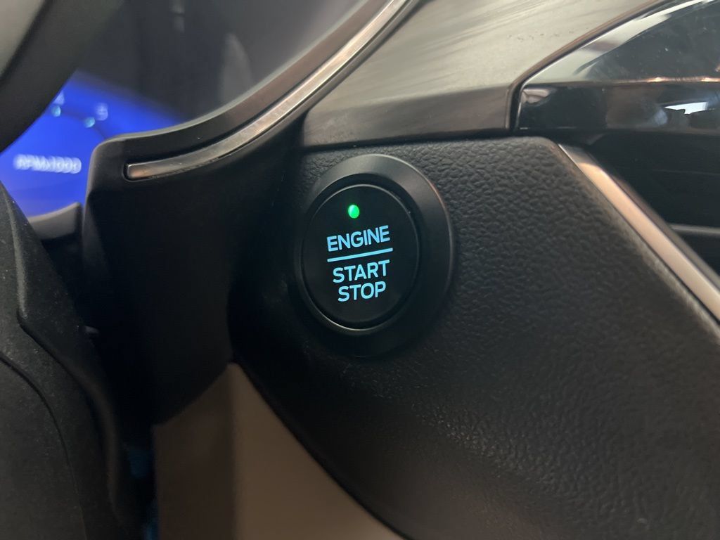 Used 2020 Ford Escape Titanium AWD/4WD image 16