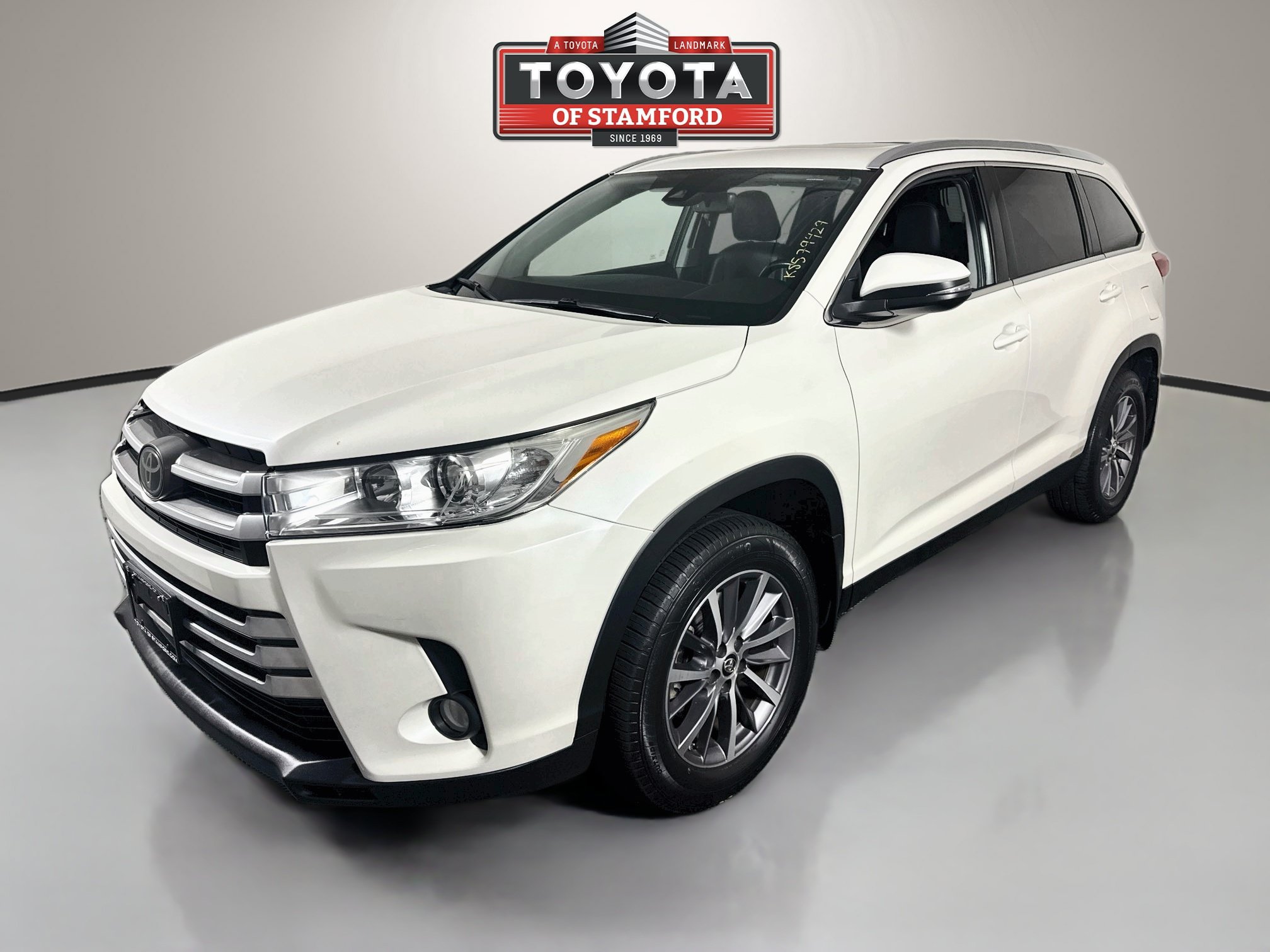 Certified 2019 Toyota Highlander XLE AWD/4WD image 3
