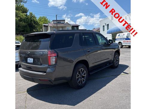 Used 2021 Chevrolet Tahoe Z71 w/ Luxury Package AWD/4WD image 4