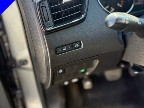 Used 2019 Nissan Rogue Sport S image 13