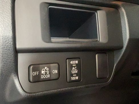Used 2016 Toyota Tacoma TRD Sport AWD/4WD image 16