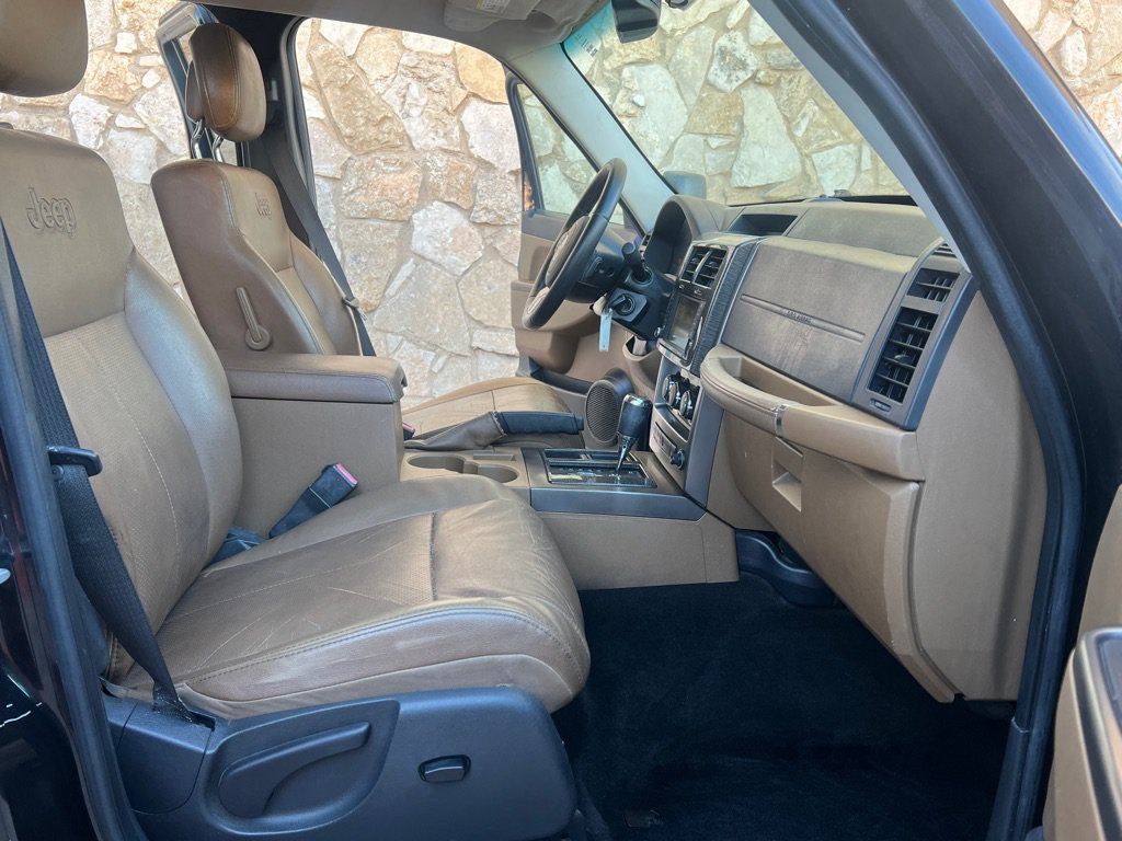 Used 2011 Jeep Liberty Limited w/ Exterior Appearance Group RWD image 13