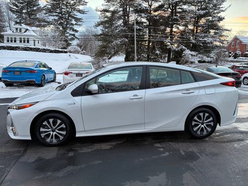 Used 2022 Toyota Prius Prime Limited image 9