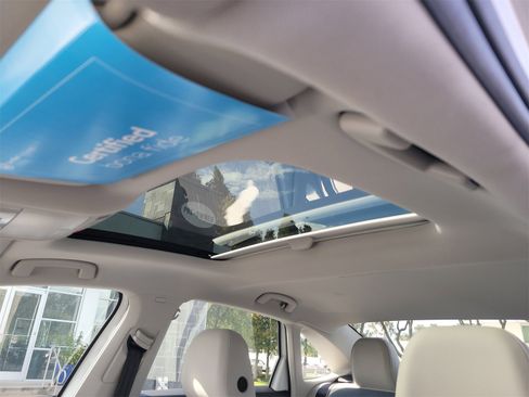 Certified 2025 Volkswagen Jetta SE image 19