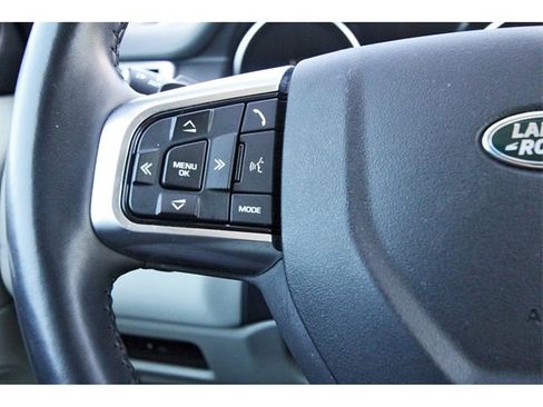 Used 2017 Land Rover Discovery Sport SE image 18