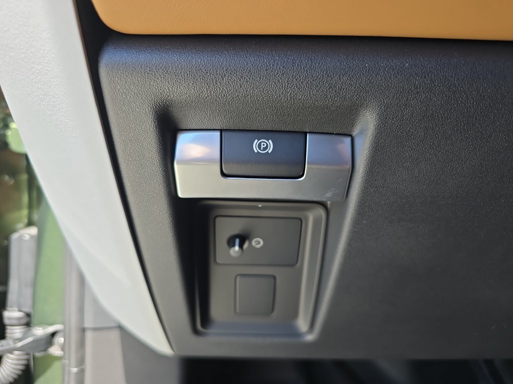New 2026 Land Rover Defender 110 X-Dynamic SE AWD/4WD image 27