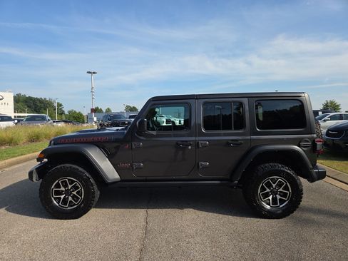 Used 2025 Jeep Wrangler Unlimited Rubicon AWD/4WD image 2