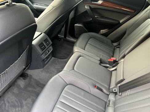 Used 2023 Audi Q5 2.0T Premium w/ Convenience Package image 4