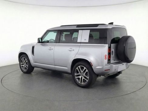 Certified 2022 Land Rover Defender 110 XS Edition image 37