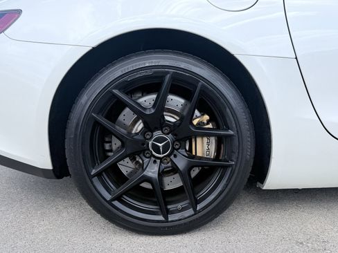 Used 2018 Mercedes-Benz AMG GT Roadster image 15