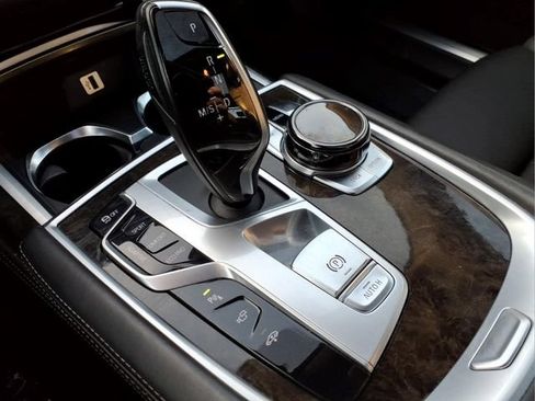 Used 2016 BMW 750i RWD image 24