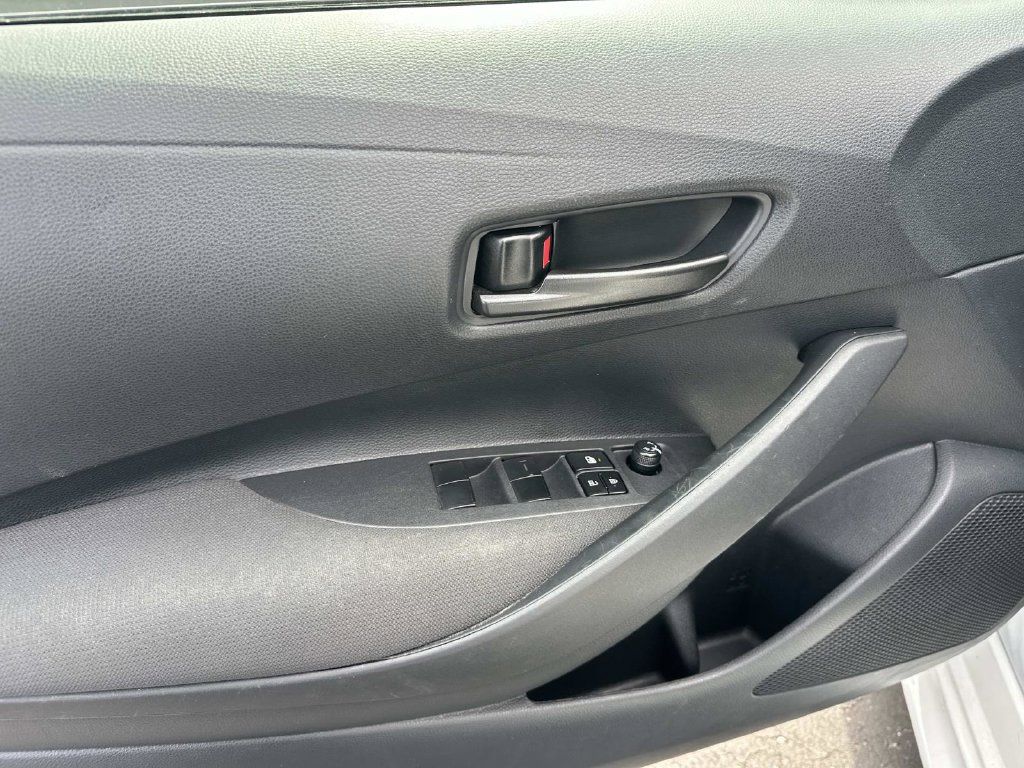 Used 2025 Toyota Corolla LE FWD image 14