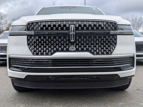 New 2026 Lincoln Navigator L Reserve AWD/4WD image 2
