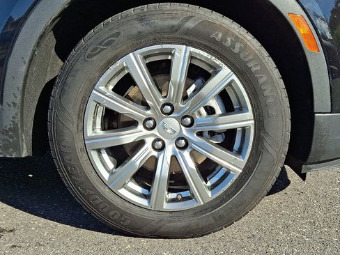 Used 2023 Cadillac XT4 Premium Luxury image 8