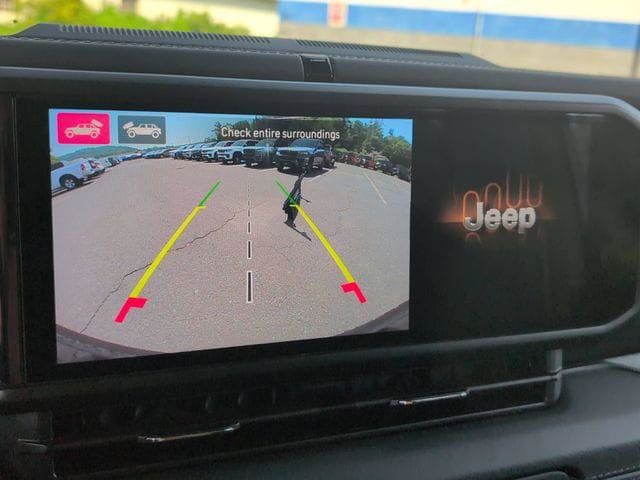 Certified 2024 Jeep Wrangler Unlimited Sahara w/ Technology Group AWD/4WD image 14