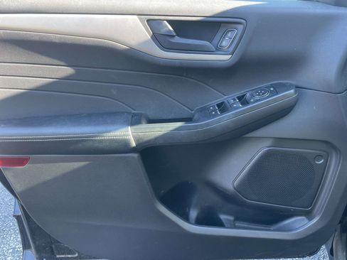 Used 2022 Ford Escape SE w/ SE Sport Appearance Package image 23