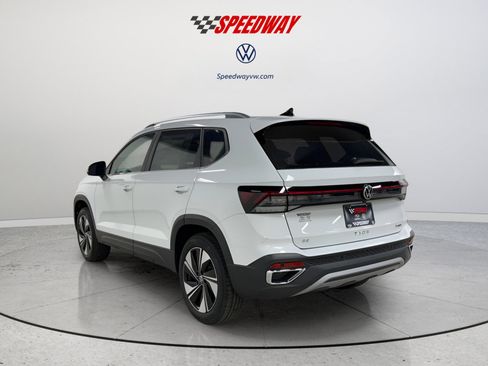 New 2025 Volkswagen Taos SE image 5