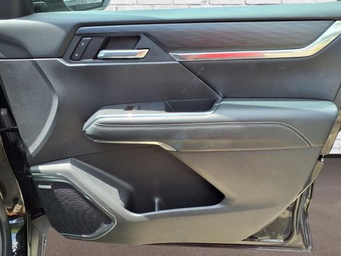 Used 2025 GMC Acadia Elevation FWD image 7