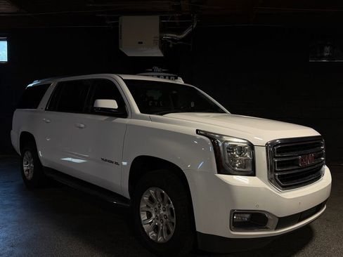 Used 2019 GMC Yukon XL SLT AWD/4WD image 8