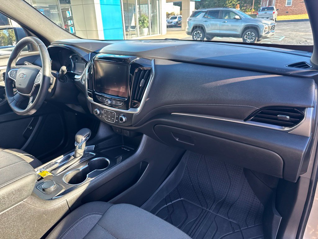 Used 2023 Chevrolet Traverse LT FWD image 9