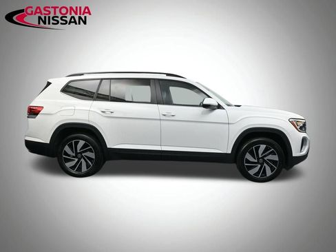 Used 2024 Volkswagen Atlas SE image 3