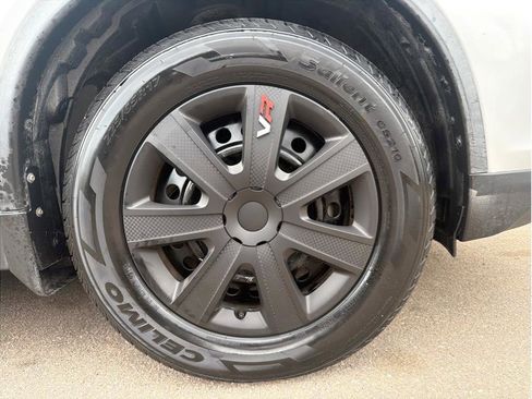 Used 2020 Nissan Rogue S image 24