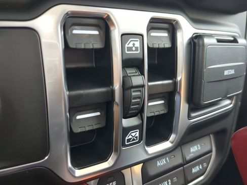 New 2025 Jeep Gladiator Rubicon image 8