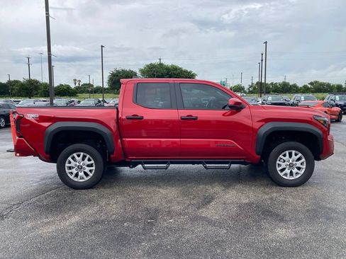Used 2025 Toyota Tacoma TRD Off-Road AWD/4WD image 4