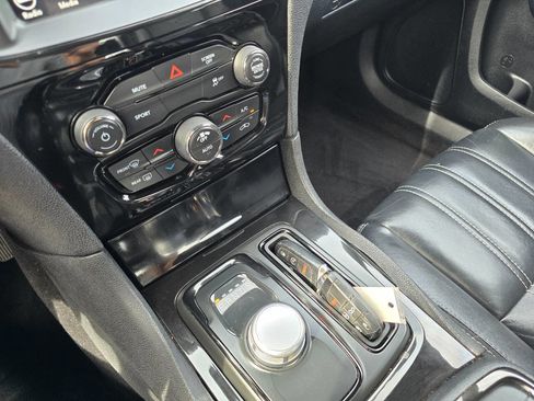 Used 2018 Chrysler 300 S image 18