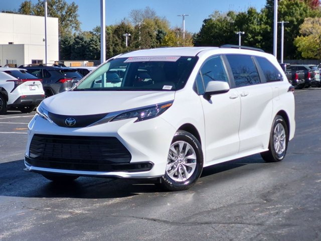 Certified 2026 Toyota Sienna LE AWD/4WD image 2