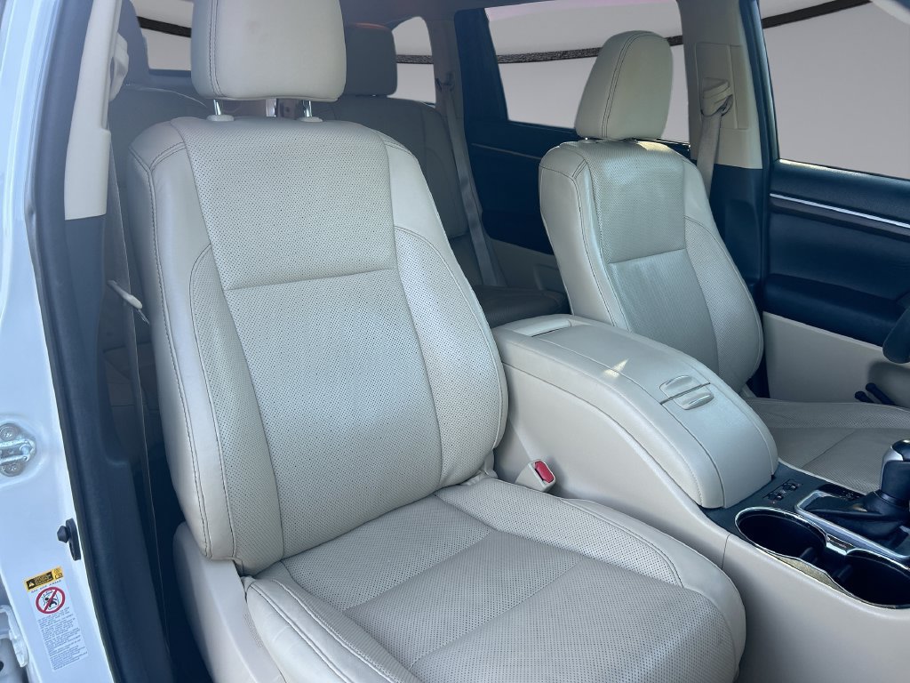 Used 2016 Toyota Highlander Limited FWD image 32