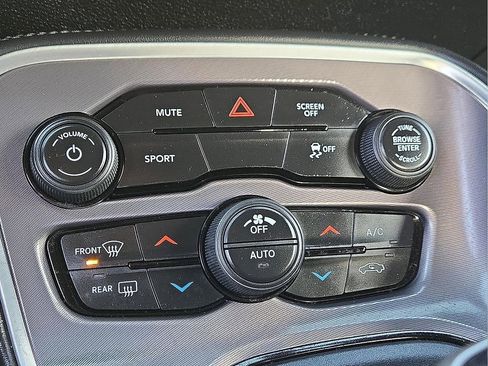 Used 2021 Dodge Challenger SXT image 15