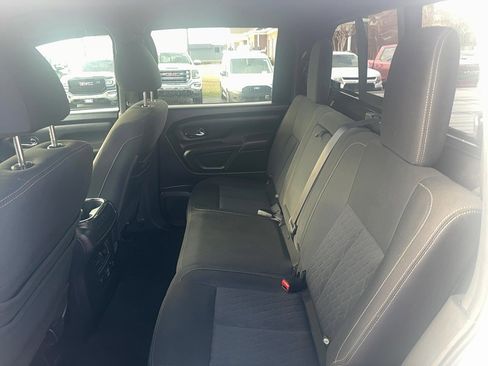 Used 2019 Nissan Titan SV w/ SV Convenience Package image 9