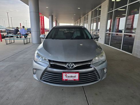 Used 2017 Toyota Camry LE image 2