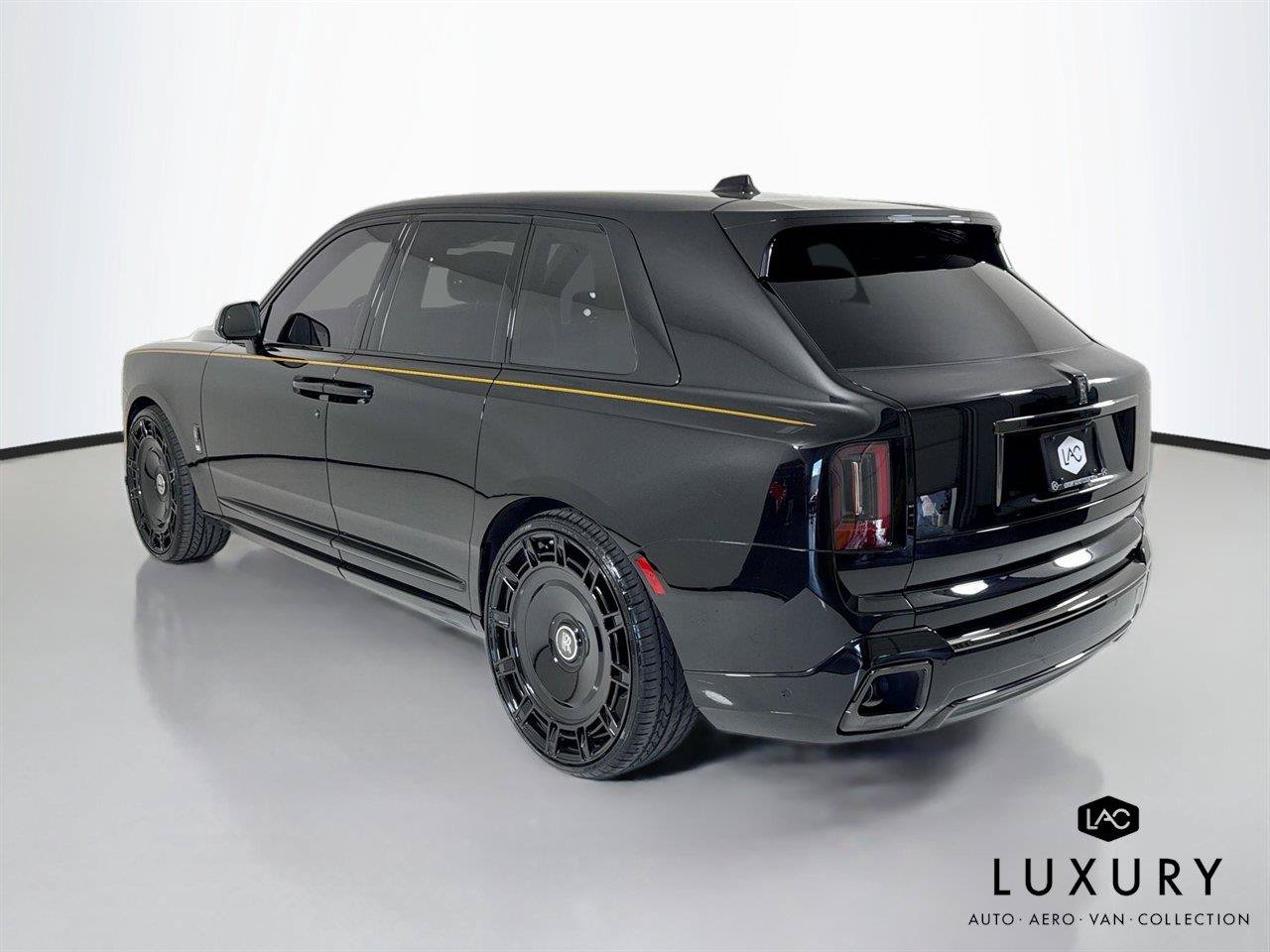 Used 2025 Rolls-Royce Cullinan Black Badge AWD/4WD image 7