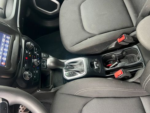 Used 2021 Jeep Renegade Sport FWD image 16