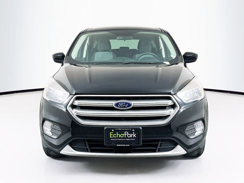Used 2017 Ford Escape SE FWD image 2