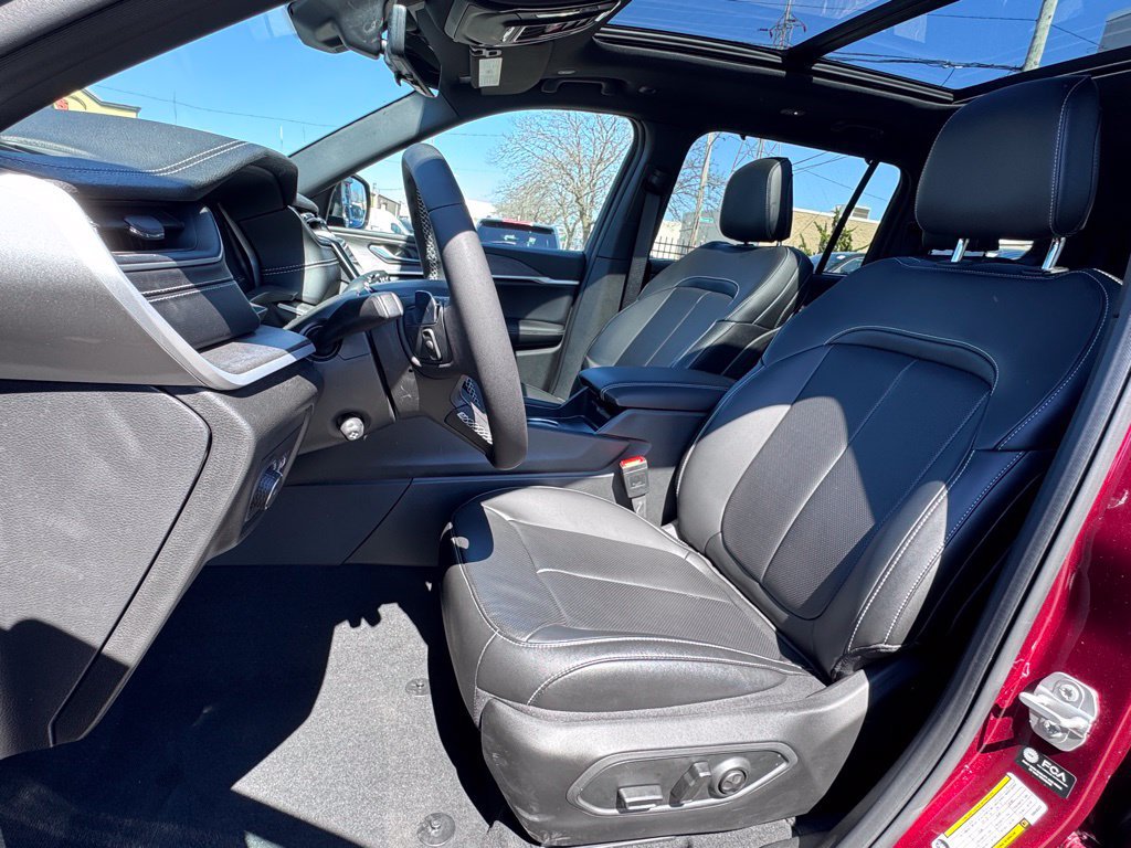 New 2025 Jeep Grand Cherokee L Limited w/ Luxury Tech Group II AWD/4WD image 13