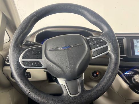 Used 2021 Chrysler Voyager Lxi image 22