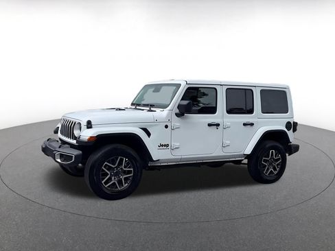 Used 2025 Jeep Wrangler Unlimited Sahara AWD/4WD image 8