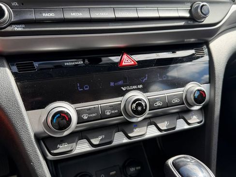 Used 2020 Hyundai Elantra SE w/ Cargo Package (C1) image 10