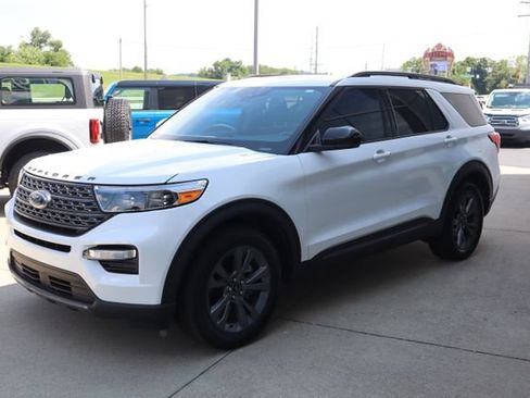 Used 2023 Ford Explorer XLT w/ Equipment Group 202A AWD/4WD image 5