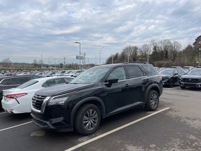 Used 2024 Nissan Pathfinder SV